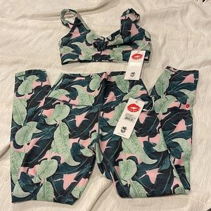 NWT WILDFOX MARTINIQUE LEAVES 7/8 LEGGINGS BRA FROM REVOLVE SIZE SMALL